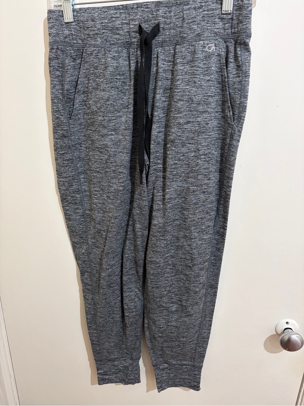 GapFit Women’s Brushed Tech Jersey Heather Gray Joggers with drawstring
